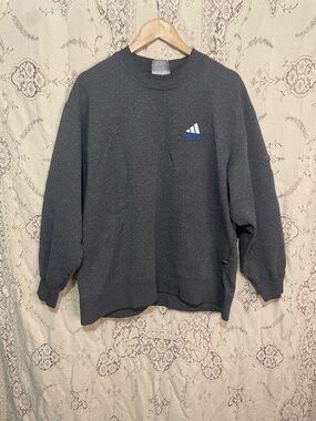 Adidas: vintage crewneck sweatshirt